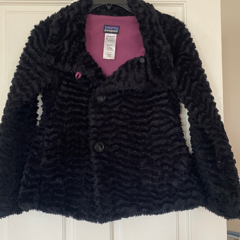 Black fur Patagonia jacket